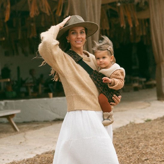 echarpe de portage maman et bébé en vacance