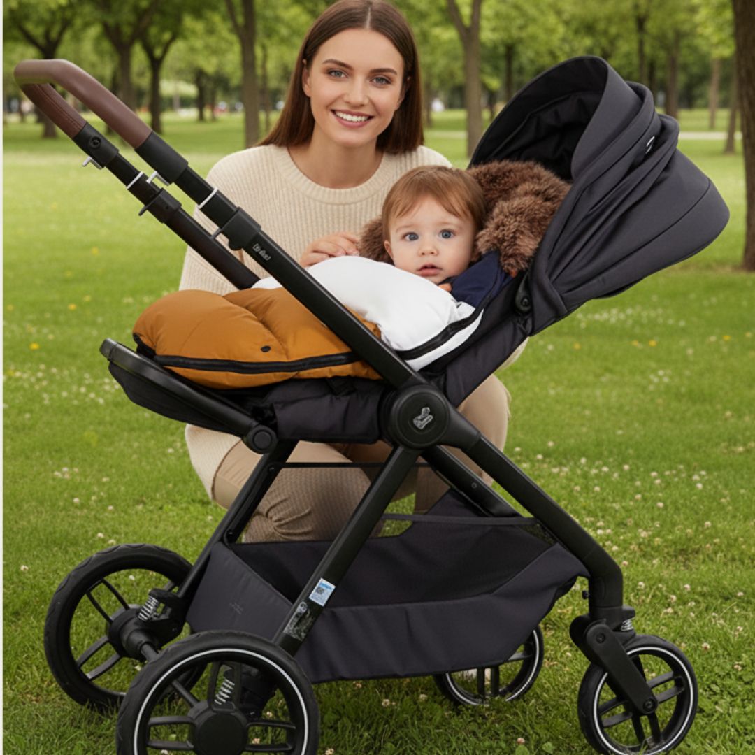 chanceliere bebe avec maman en promenade au parc