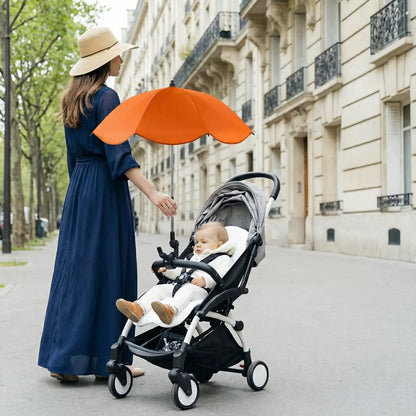 Ombrelle poussette bébé et maman en ville