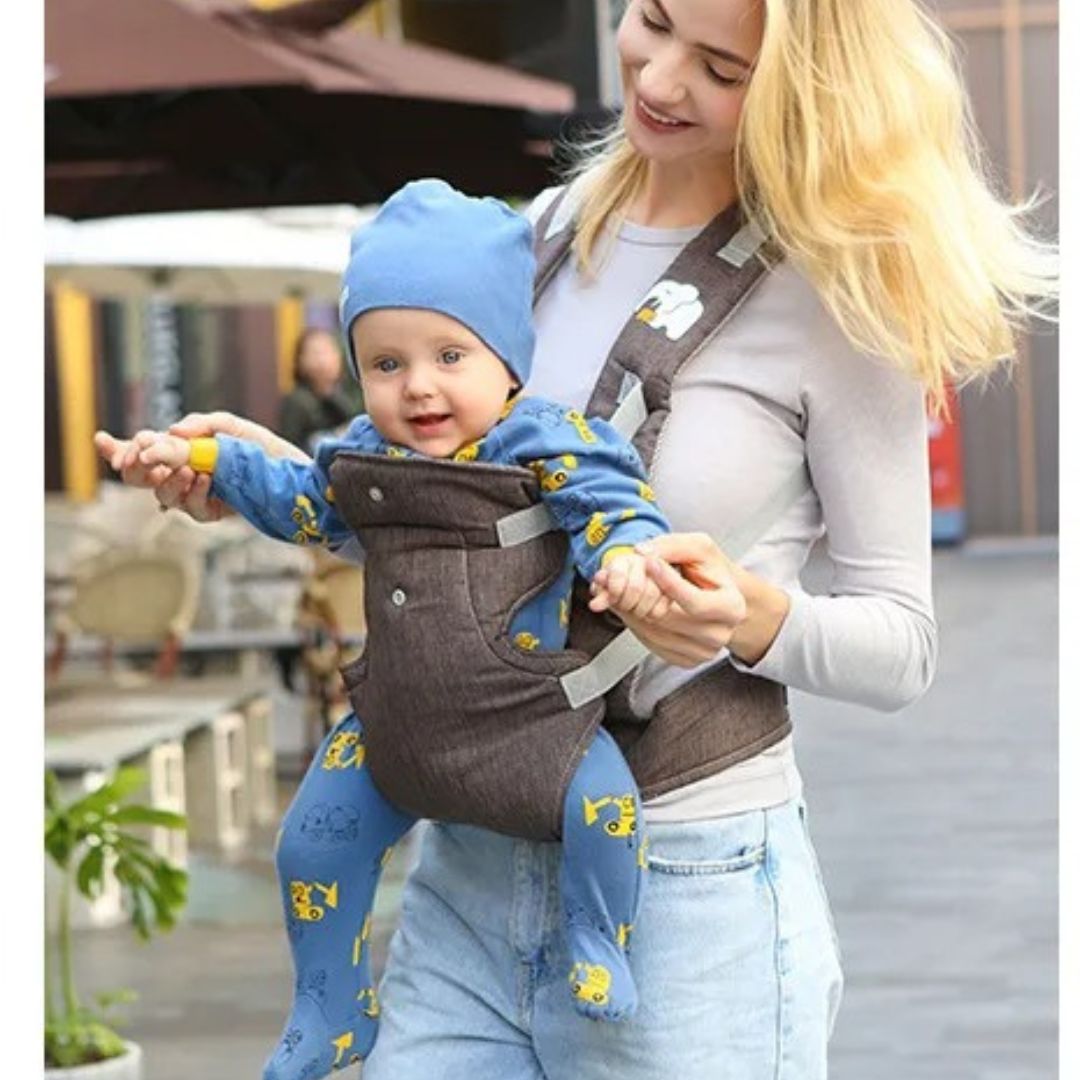 porte-bébé gris foncé en promenade