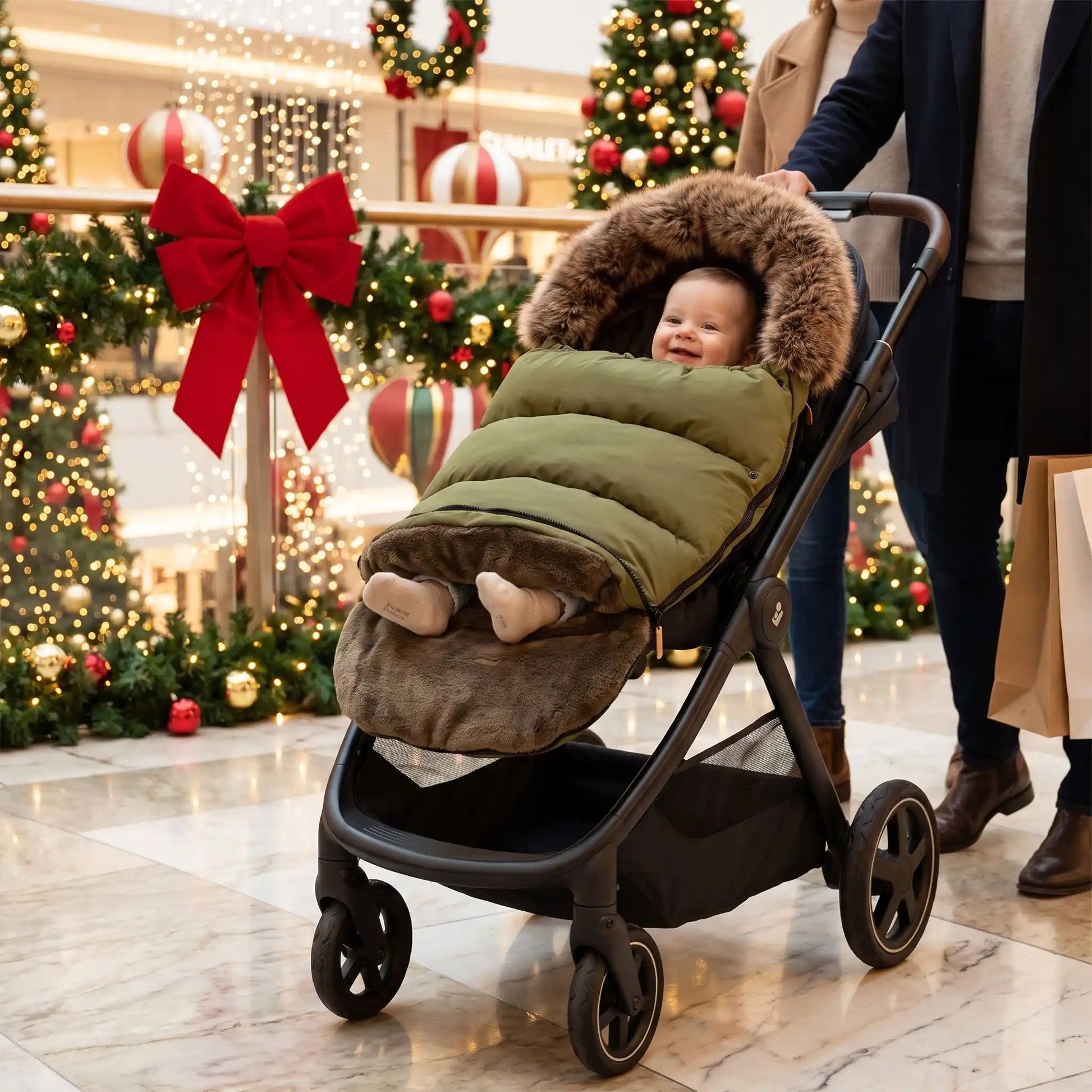courses de noel avec bébé dans sa chanceliere cosy