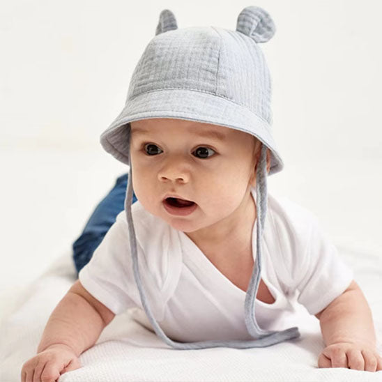 bébé porte sn chapeau bebe gris clair aux oreilles