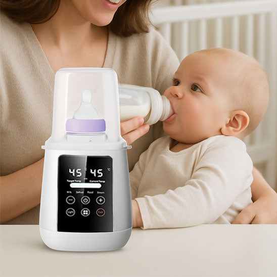 Chauffe biberon maman qui donne le biberon à bébé