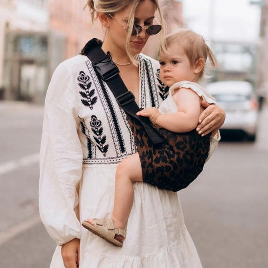 echarpe de portage maman et bébé heureux