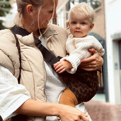 echarpe de portage maman et bébé en sortie