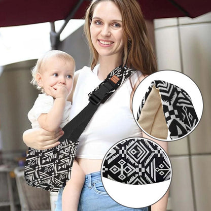 écharpe de portage bébé maman portent bébé en promenade en ville