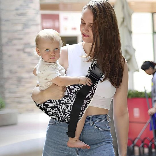 écharpe de portage bébé en balade avec maman