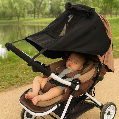 pare soleil pour poussette bébé au parc