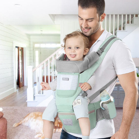 porte bebe avec papa ui porte son fils
