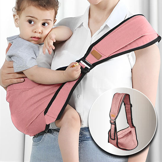 porte bébé rose qui mange porté par maman