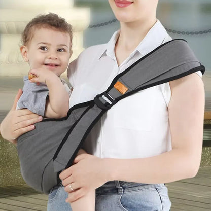 maman porte bébé dans son porte bebe koala