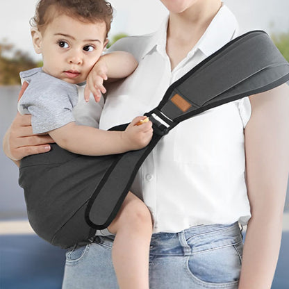maman porte bébé dans son porte bebe koala