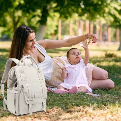 sac a langer maman et bébé fille au parc
