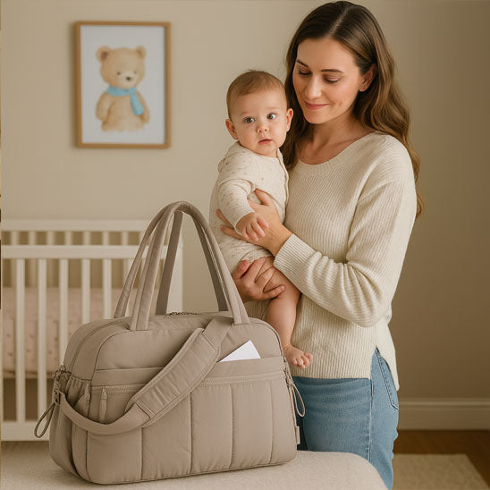 sac a langer bebe beige dans la chambre de bébé