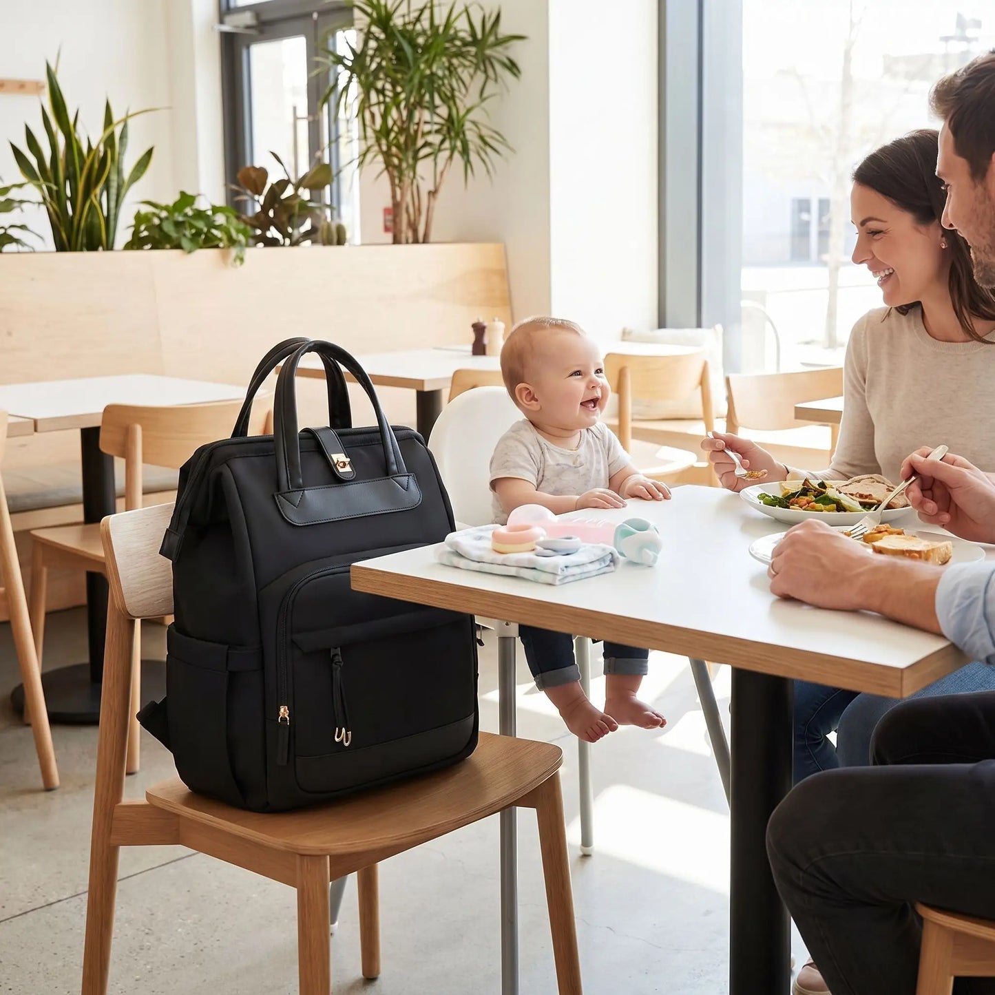 sac a langer bebe pratique pour les sorties avec bébé au restaurant